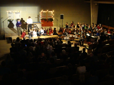 Kinder und Jugendliche am Weihnachtsmusical in der Stephanuskirche