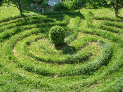 Mit allen Sinnen dabei - Gang durchs Labyrinth